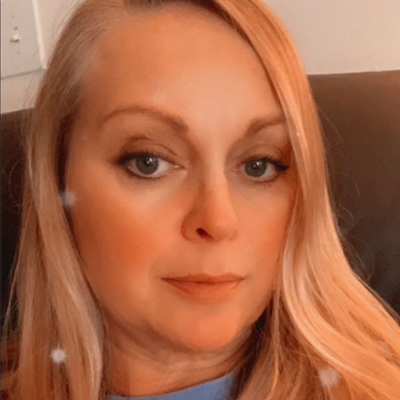 Meet your Posher, Julie - Picture 1 of 1